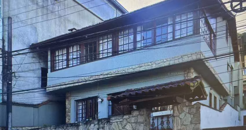 Casa com 2 quartos para alugar no Castrioto, Petrópolis 