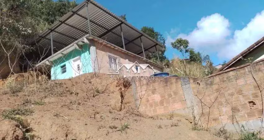 Casa com 2 quartos para alugar no Carangola, Petrópolis 