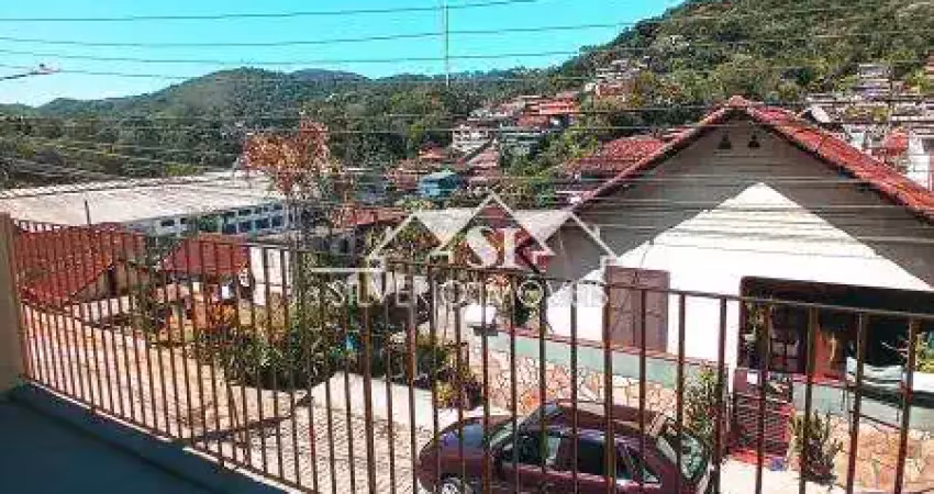 Casa com 2 quartos para alugar no Castrioto, Petrópolis 