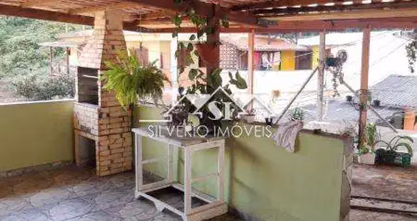 Casa com 3 quartos para alugar no Itamarati, Petrópolis 