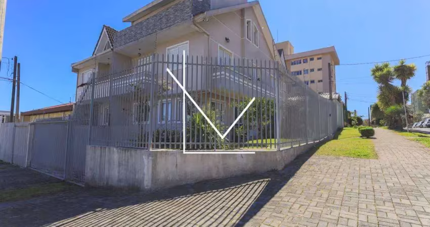 Sobrado para Venda em Curitiba, Portão, 5 dormitórios, 2 suítes, 4 banheiros, 3 vagas