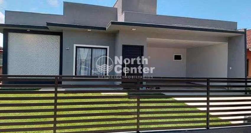 Casa com Laje e Piscina no Bairro Pinheiros, Balneário Barra do Sul, SC