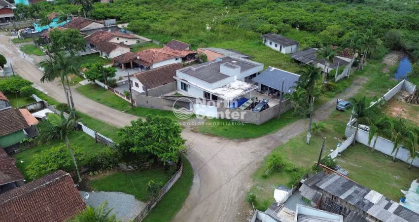 Casa com Hidromassagem e Closet no Bairro Costeira, Balneário Barra do Sul, SC