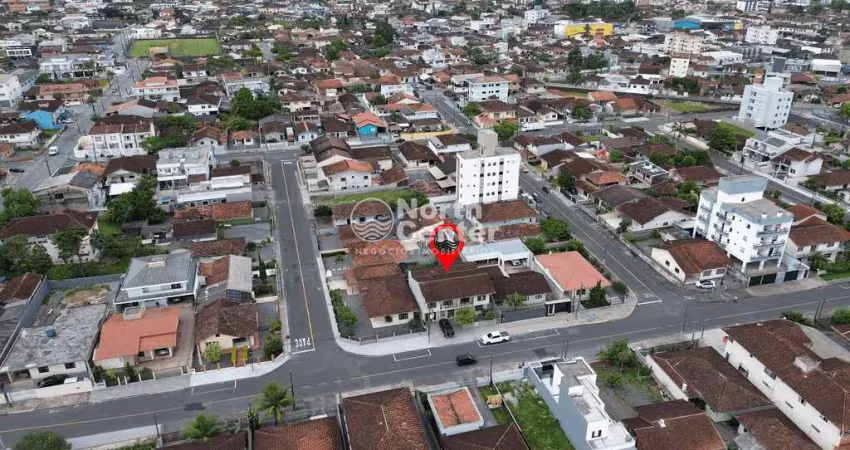 Sobrado à venda, com sala comercial, Iririú, Joinville, SC,  ACEITA PERMUTA POR CASA em Baln. Barra