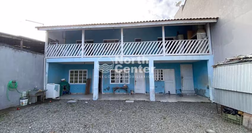 Sobrado em ótima localização, bairro centro, balneário barra do sul, sc