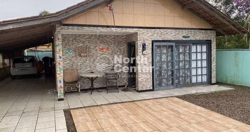 Casa com Amplo Terreno à Venda no Bairro Costeira, Balneário Barra do Sul, SC