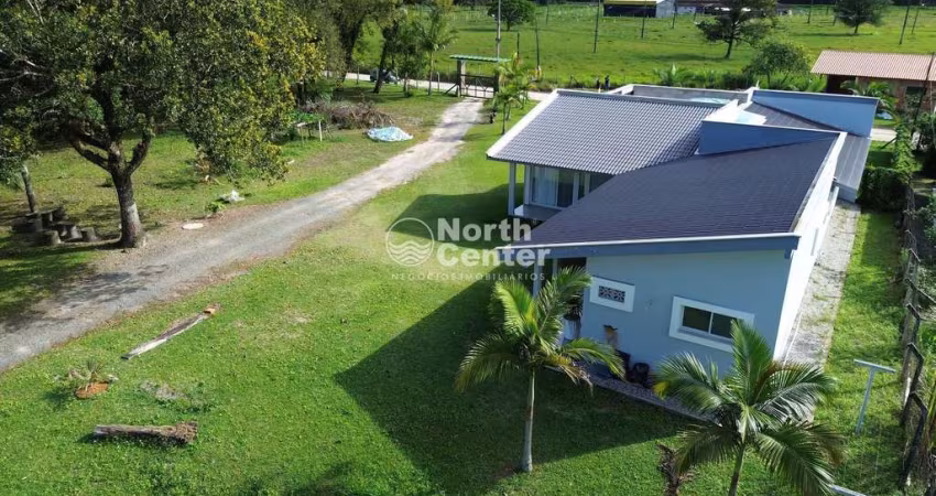 Casa com Terreno Amplo e Galpão nos Fundos á venda, Bairro Pinheiros, Balneário Barra do Sul, SC