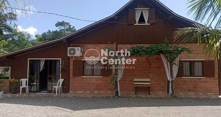 Linda chácara  à venda, pinheiros, a 800 metros da lagoa , com uma área total de 4028m², Balneário