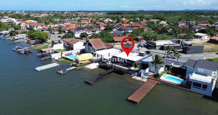 Casa à Venda com Acesso Privativo à Lagoa, Bairro Costeira, Balneário Barra do Sul, SC