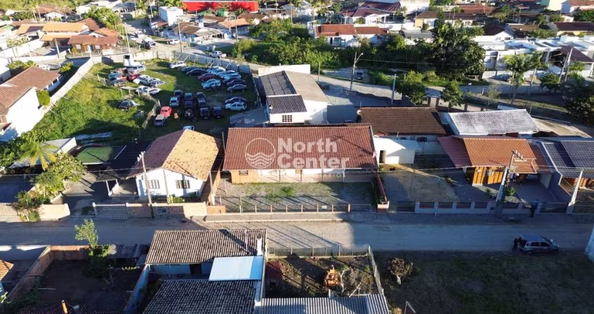 Belíssima casa a 300  metros da lagoa/ Balneário Barra do Sul, SC