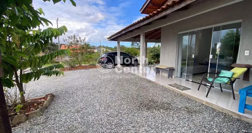 Casa de esquina com terreno amplo á venda, bairro costeira, balneário barra do sul, sc