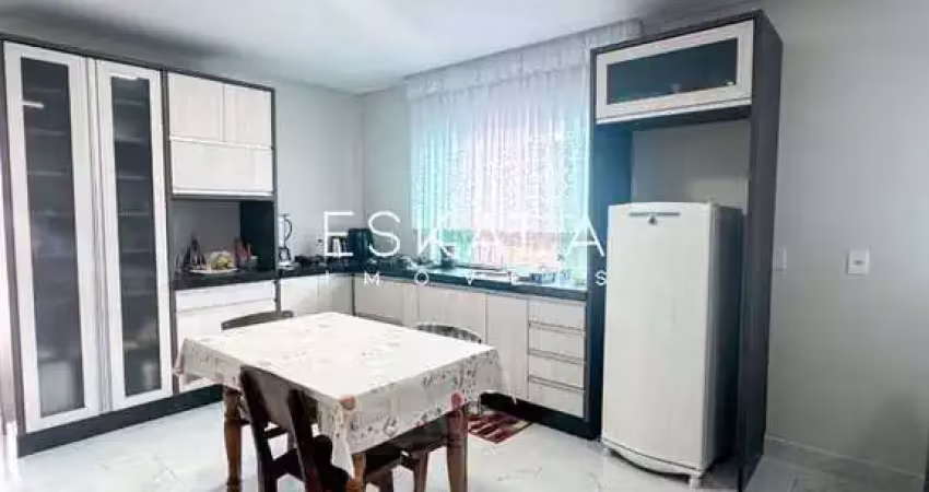 Casa semi-mobiliada com 01 suíte + 02 dormitórios | schroeder