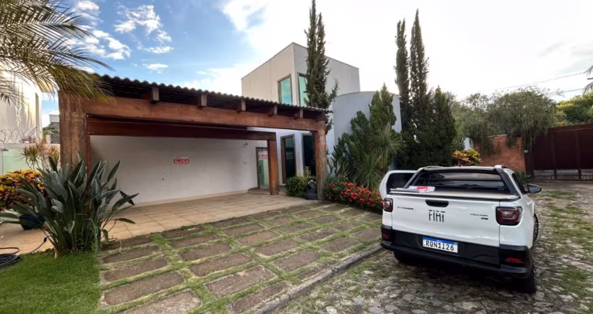 ALUGO CASA EM CONDOMINIO FECHADO