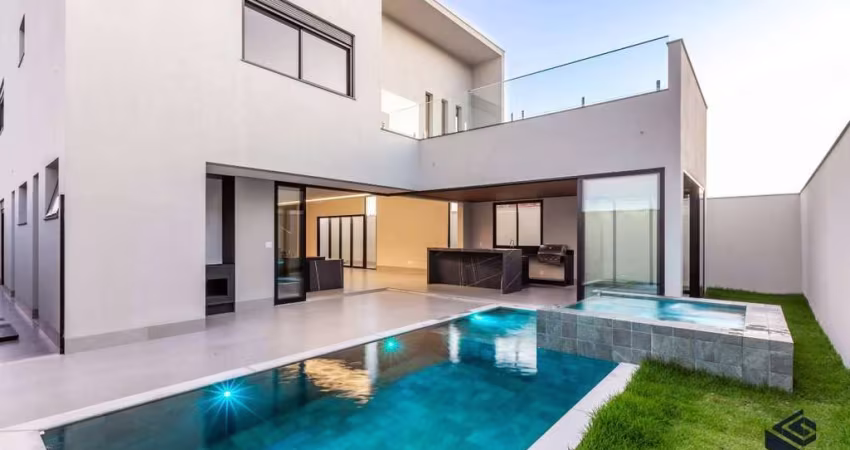 Casa em condomínio fechado à venda, 5 quartos, 4 suítes, 2 vagas, Jardim Versailles - Uberlândia/MG