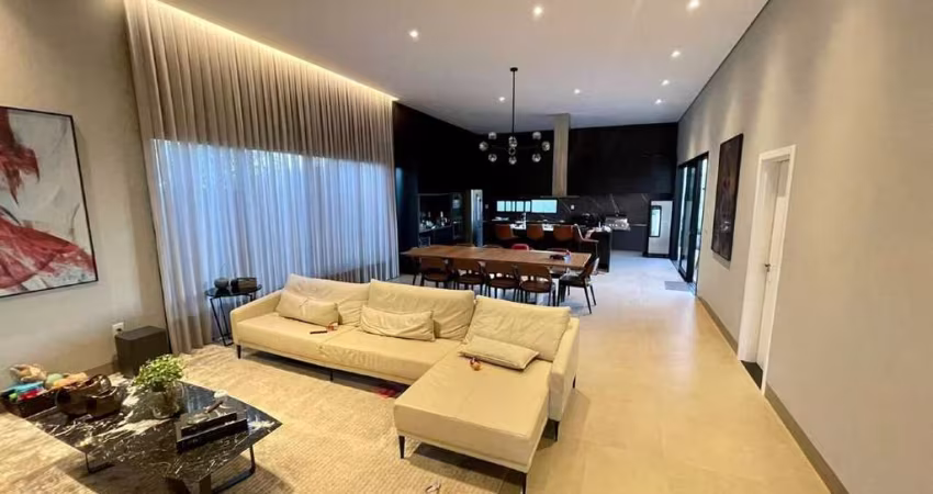 Excelente casa alto padrão no Condomínio Alphaville 1 em Uberlândia