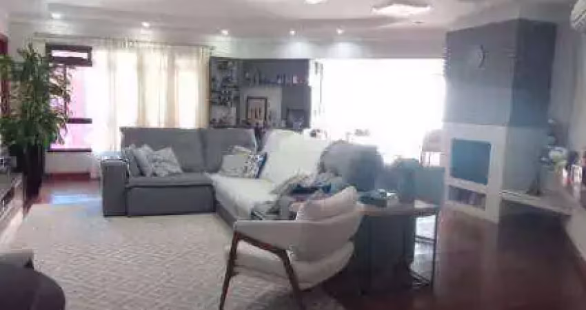 Apartamento com sacada e único com chuurasqueira  eletrica