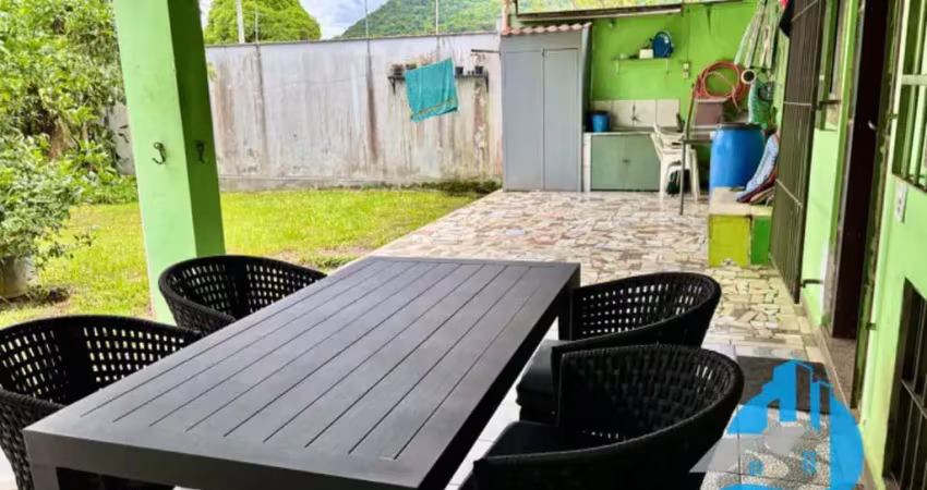 Vendo casa com 2 suítes amplo jardim gramado no Perequê Açu 4 quadras da orla Ubatuba SP