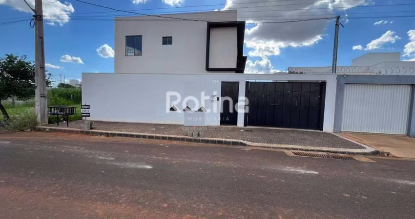 Casa para alugar, 3 quartos, Novo Mundo - Uberlândia/MG - Rotina Imobiliária
