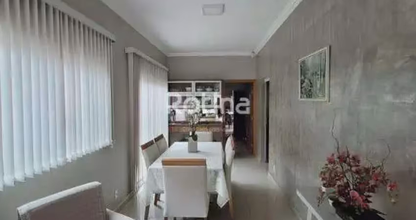 Casa para alugar, 3 quartos, Laranjeiras - Uberlândia/MG - Rotina Imobiliária