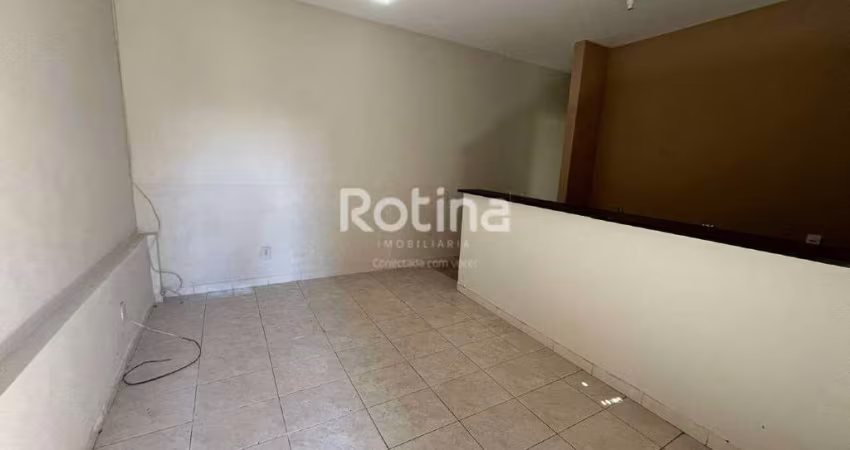 Casa para alugar, 2 quartos, Fundinho - Uberlândia/MG - Rotina Imobiliária