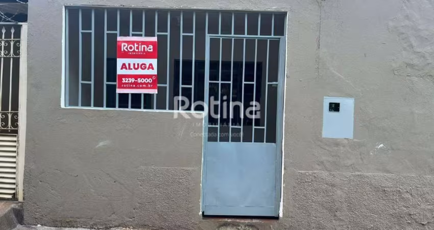 Casa para alugar, 2 quartos, Nossa Senhora das Graças - Uberlândia/MG - Rotina Imobiliária