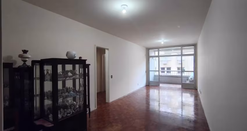 Excelente apartamento de frente andar alto, amplo e arejado.