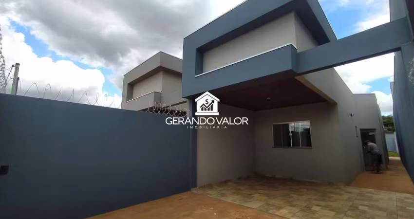1 suíte, 2 quartos cozinha grande, garagem coberta, terreno grande