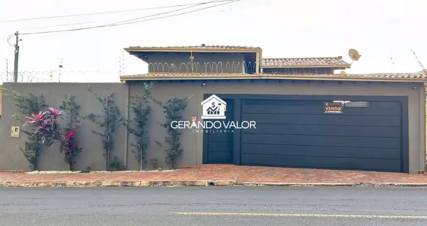 Área gourmet ampla - 3 quartos - garagem coberta p/ 2 carros