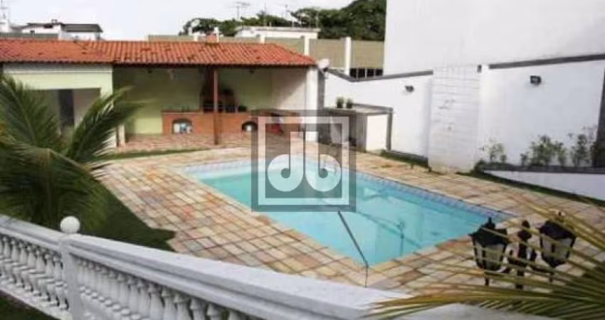 Casa em condomínio fechado com 4 quartos à venda na Rua Severiano da Fonseca, Jardim Guanabara, Rio de Janeiro