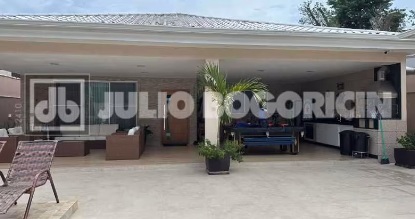 Casa em condomínio fechado com 4 quartos à venda na Rua Padre Agostinho Mendicute, Taquara, Rio de Janeiro