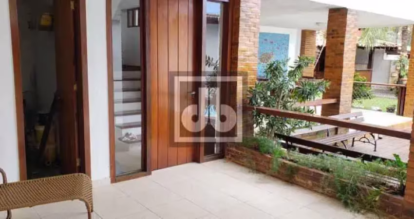 Casa em condomínio fechado com 3 quartos à venda na Avenida Professor Florestan Fernandes, Camboinhas, Niterói