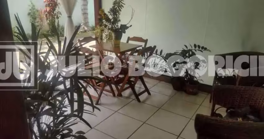 Casa com 2 quartos à venda na Rua Rigel Pacca Corrêa, Maria Paula, São Gonçalo