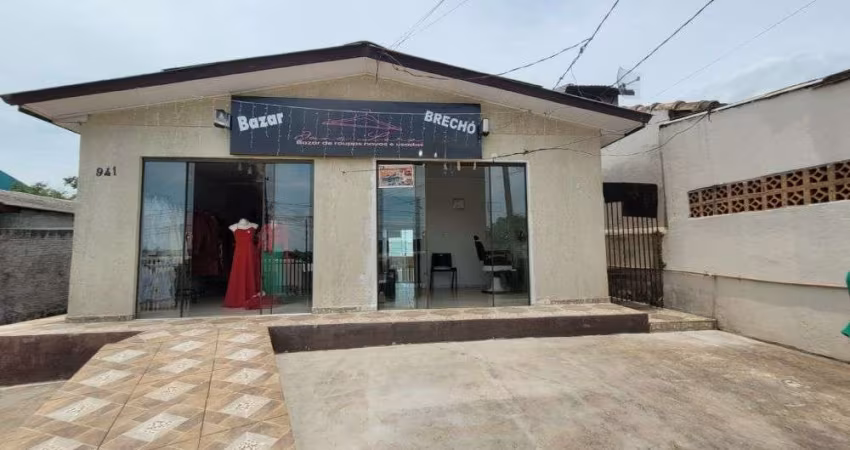 Casa com 3 Dormitórios e 2 Salas Comerciais no Períolo