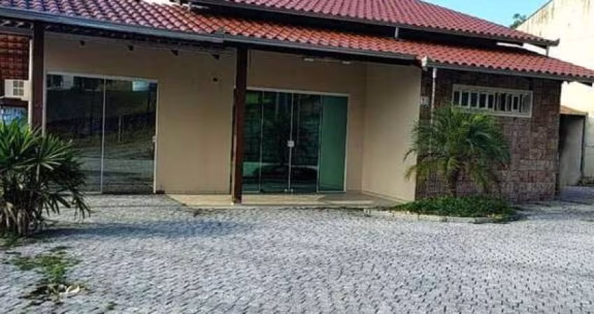 Casa para Venda em Joinville, Bom Retiro, 4 dormitórios, 1 suíte, 3 banheiros, 4 vagas