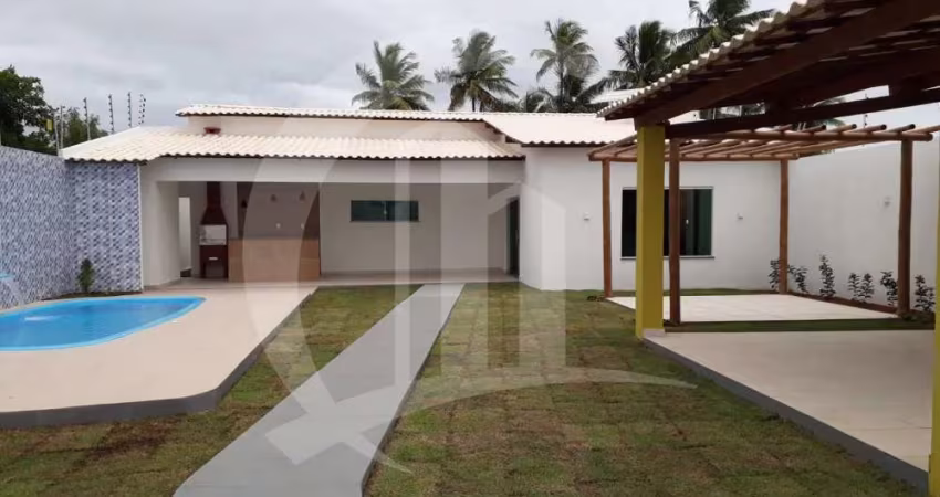 Casa com piscina localizada no bairro Robalo.