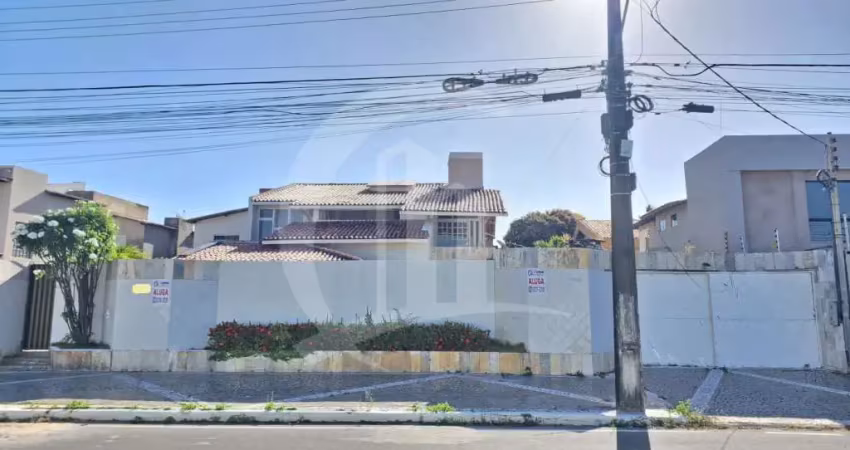 Casa com armários em ótima localização no bairro coroa do meio.