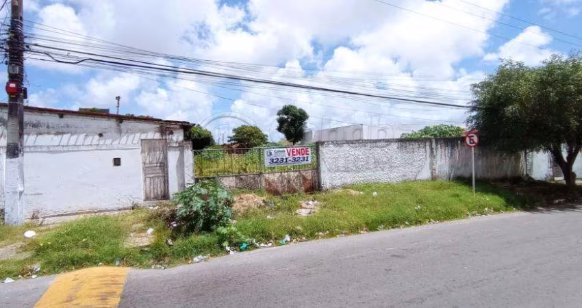 Terreno em rua pública, no Bairro América. (Vizinho a empresa Limpa fossa Moderna)