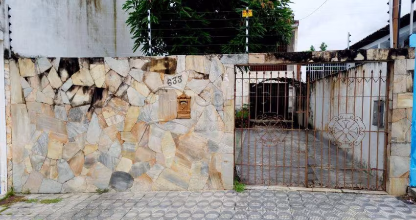 CASA À VENDA COM 4/4 NO SANTO ANTÔNIO