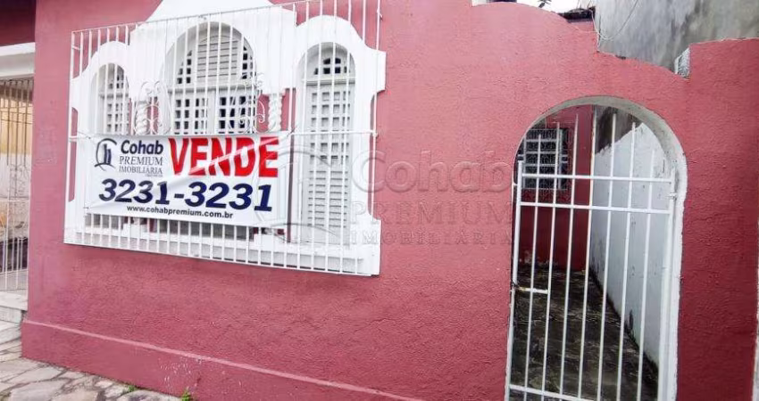 Casa à venda no Centro da Cidade com 315 m² de terreno.