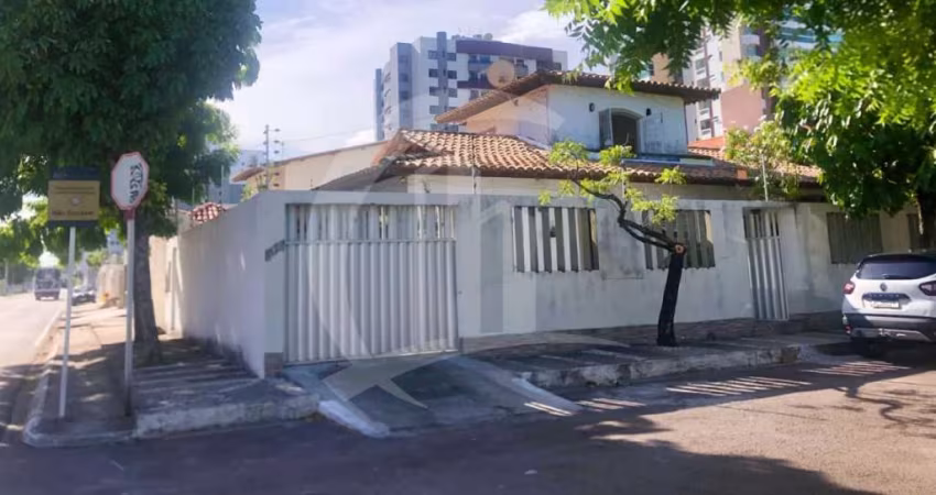 EXCELENTE CASA À VENDA LOCALIZADA NO BAIRRO FAROLÂNDIA