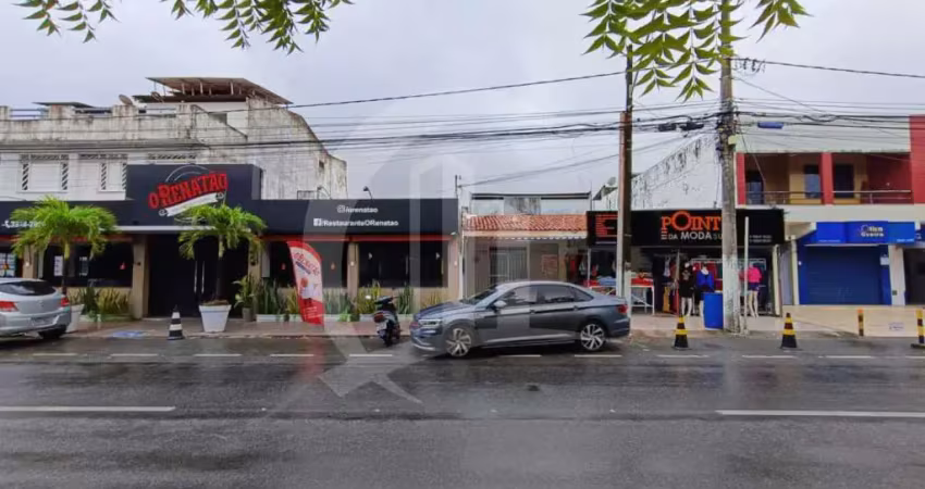 Casa com três quartos, excelente para ponto comercial, na avenida principal do augusto franco.
