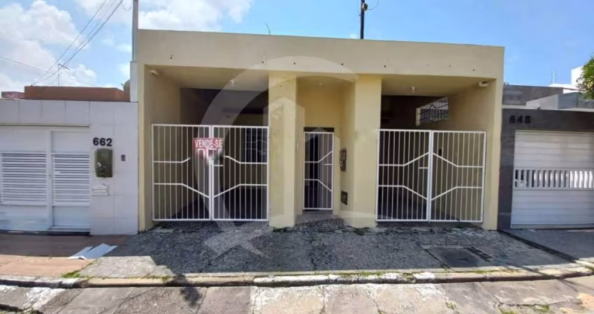 Casa à Venda no Bairro Luzia