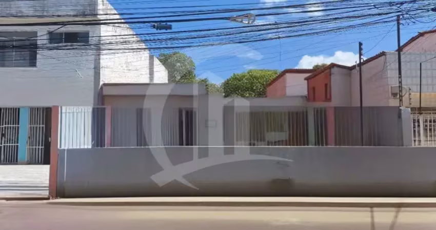 Casa comercial com 270m, com 3 quartos , sala, cozinha e wc, para uso exclusivamente para comercio na atalaia.