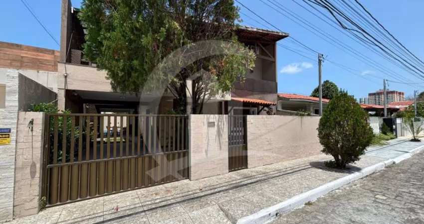 Casa em Condomínio Fechado