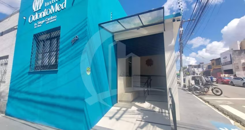 Sala Comercial com Móveis Modulados Disponível para Locação Bairro São José