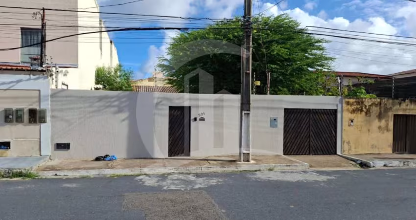 Casa à Venda no Bairro Coroa do Meio ? Ampla, Confortável e Bem Localizada!