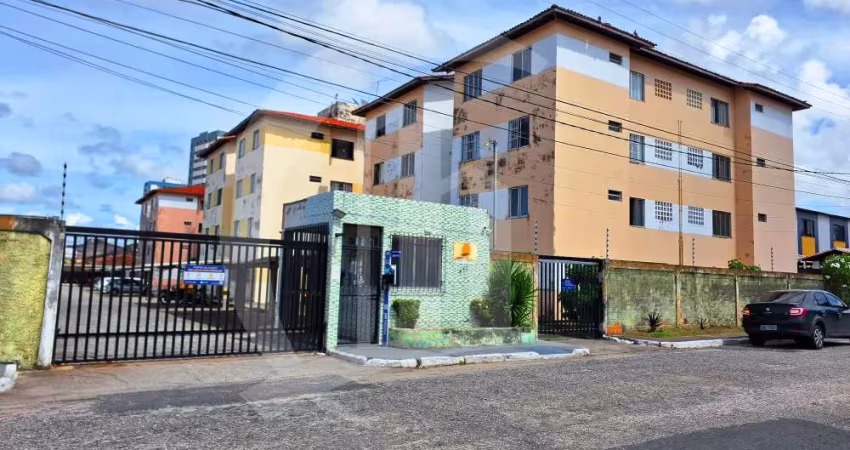 Apartamento padrão com armários no Cond. Resid. Cesar Franco, no Bairro Farolândia.