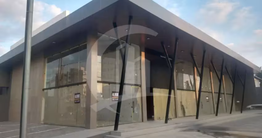 Loja comercial com pé direito duplo para locação no bairro coroa do meio