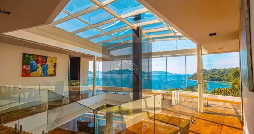 Casa moderna em ubatuba com 4 suítes- ambiente climatizado toda mobiliada