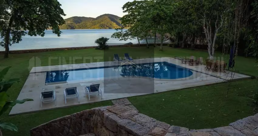 Casa na praia domingas dias, em frente o mar com 5 suítes